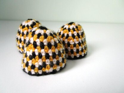 Bee egg cozy