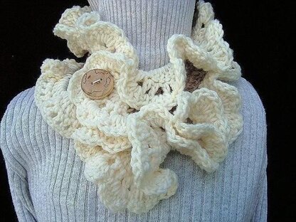 Cafe Latte Ruffled Cowl | Crochet Pattern by Ashton11