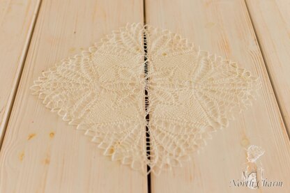 Knitted lace table topper "Cherry"