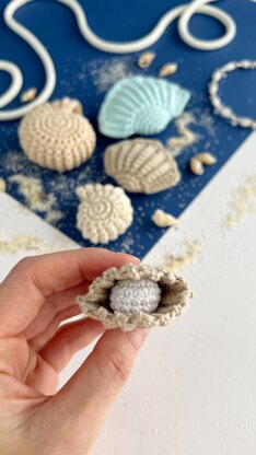 Seashell crochet pattern Amigurumi shell keychain and bag charm