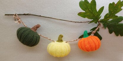 PDF Munchkin Pumpkin KNITTING PATTERN Autumn Decoration/Garland Dk Hanging Decoration Bauble Halloween Fall Autumn Cute