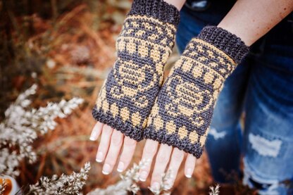 Bee Fingerless Mittens