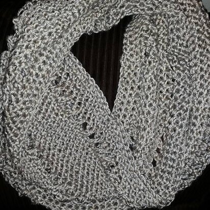 Crossed Herringbones Cowl