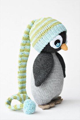 Pompom hat penguin