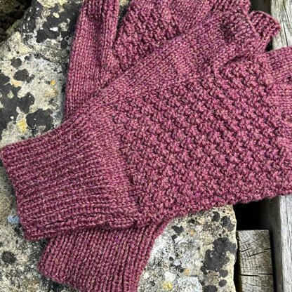 1942 Fingerless Women's Gloves Knitting Pattern - Vintage Knitting Pattern
