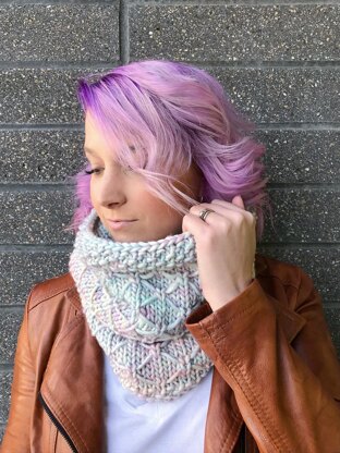 Diamond Stitch Cowl