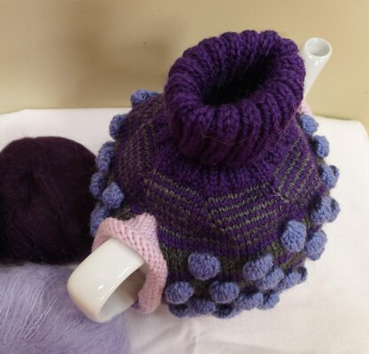 The colour Purple Tea Cosy