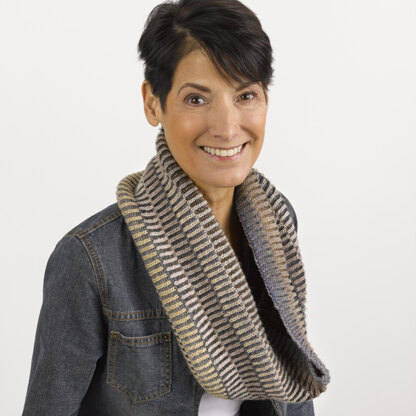 Freia Fine Handpaints Sidestep Cowl PDF