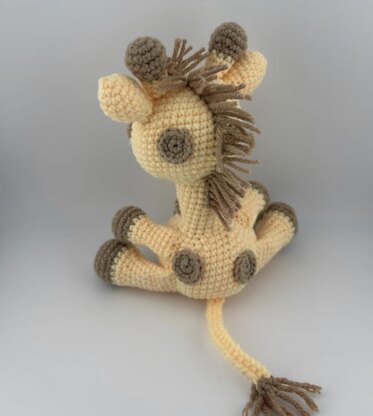 Gi–Rafa – Giraffe Amigurumi Pattern – Available in English and Portuguese