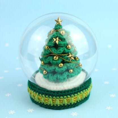 Christmas tree snow globe