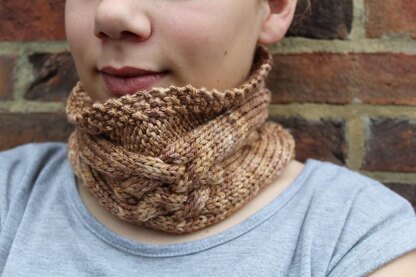 Criss Cross Cabled Cowl