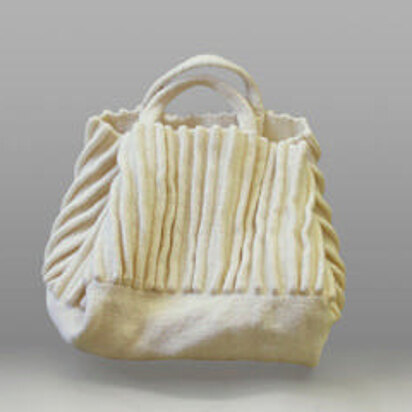 Felted Pleated Bag in Lion Brand Fishermen's Wool - L0160AD