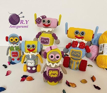 Amigurumi recycle robot family