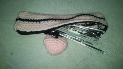 Cartuchera con corazon/Crochet Hook Holder