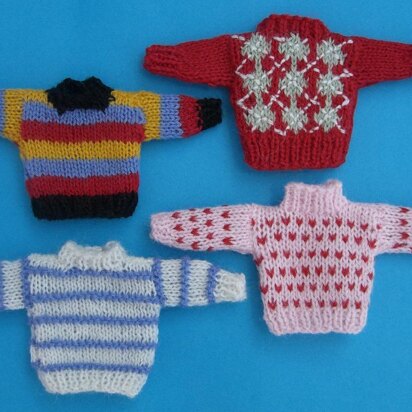 HMC53 Collection of sweaters for a doll in the dolls house