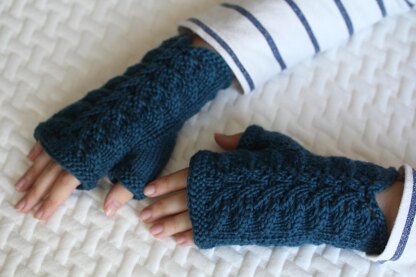 Leaf Lace Fingerless Mitts