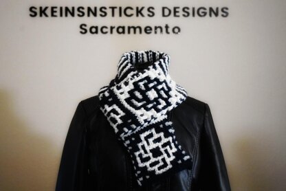 Intertwined Scarf - knit