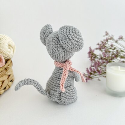 Crochet mouse toy amigurumi pattern