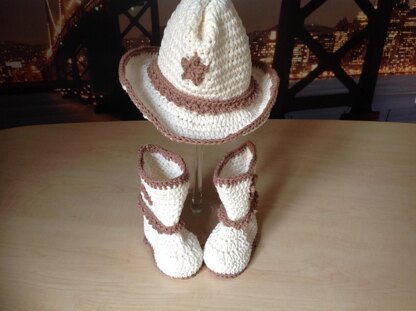 Baby Boot & Hat Set N 283