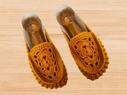 A crochet women shoes