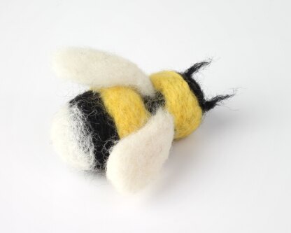 Hawthorn Handmade Bee Needle Mini Felting Kit - Brooch