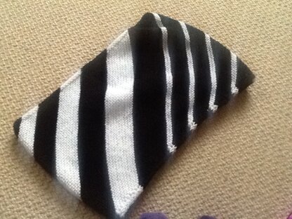 Monochrome biased stripe cowl