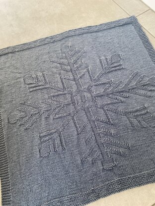 Snowflake Knit Blanket