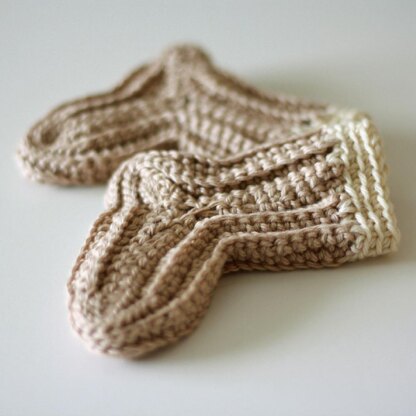 Newborn socks hot sale crochet pattern