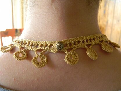 Crochet necklace "Golden coins"
