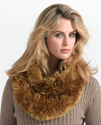 Cushy Fur Cowl in Lion Brand Fun Fur - L0734C