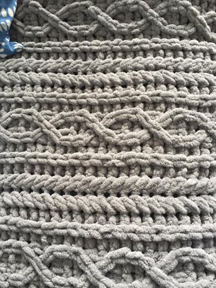 Repeating Rope Cable-Knit Blanket