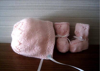 Little Sweetie Bonnet & Booties Set