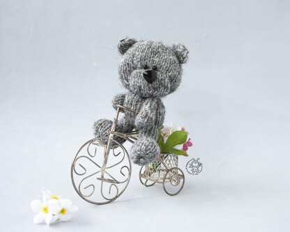 Mini Bear toy knitted flat