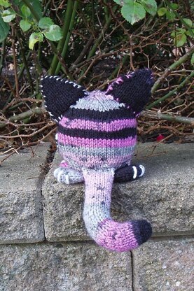 Knit Cheshire Kittyball