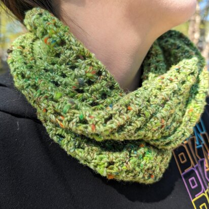 Mobius Lattice Cowl