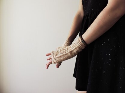 Sien Fingerless Mittens