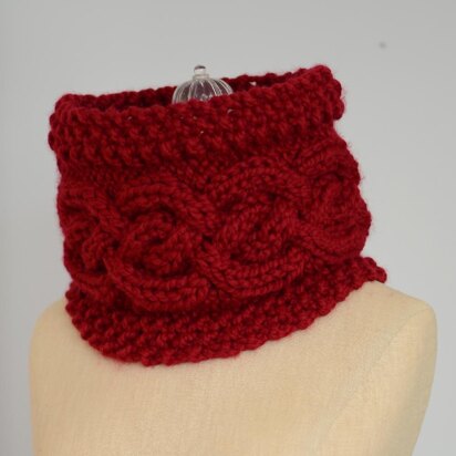 Igraine Cabled Cowl