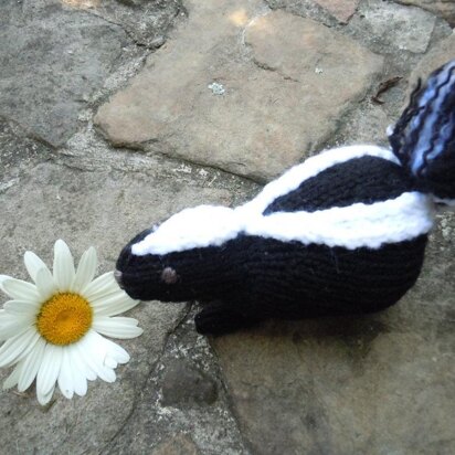 Skunk Baby - knitting pattern