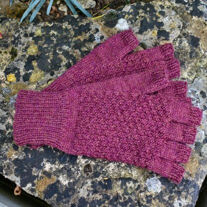 1942 Fingerless Women's Gloves Knitting Pattern - Vintage Knitting Pattern