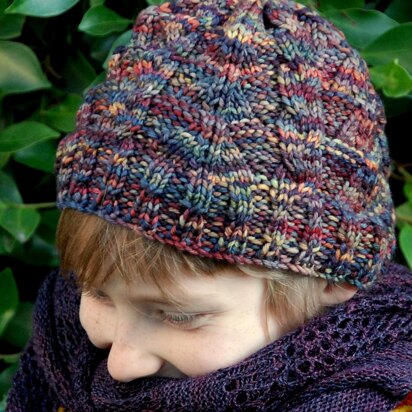 Sapientia reversible hat - knitting pattern