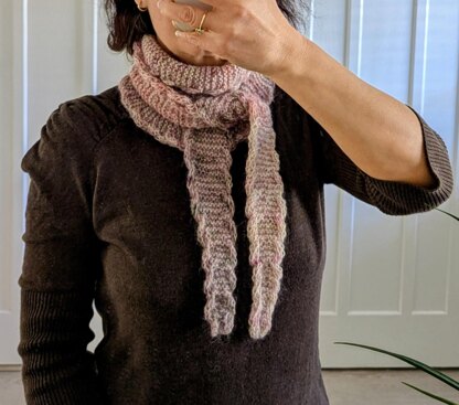 Scalloped Mini Scarf and Shawl