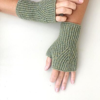 Hosta fingerless gloves