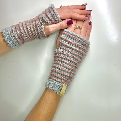 Bee cosy fingerless mitts