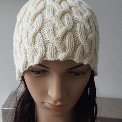 Holly - 8ply cable beanie