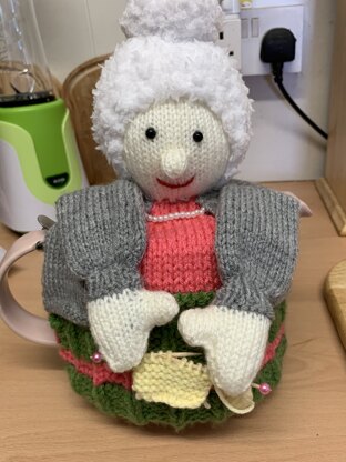 Knitting Nana tea cosy