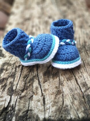 Baby Bootie Pattern - Criss Cross Stitched Cuff Baby Boot