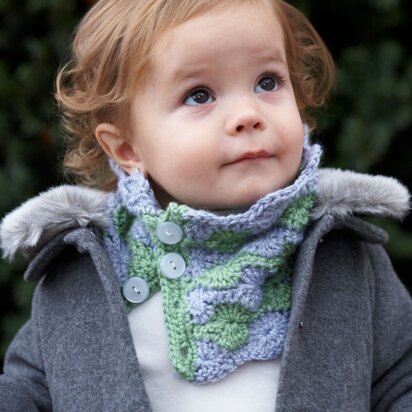 Cozy Kid Cowl in Bernat Softee Baby Solids