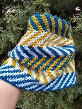 Arrow Striped Cowl