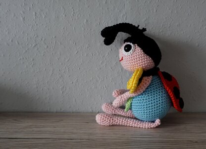 Crochet Pattern for the Ladybug Max with Flower!