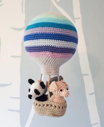 Hot air balloon with animals